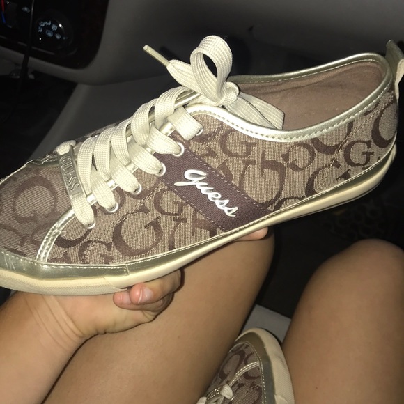 GUESS TENNIS SHOES - Picture 2 of 4